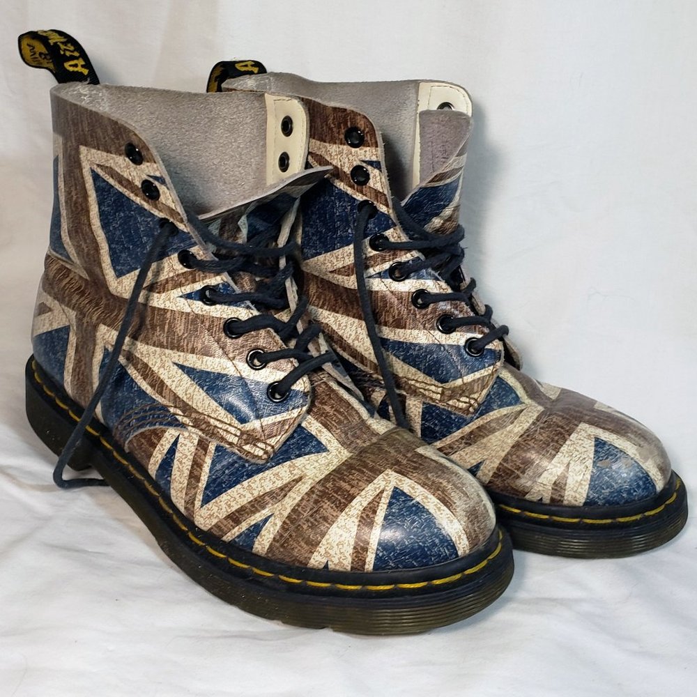 Dr Marten Union Jack Pascal boots, size 9